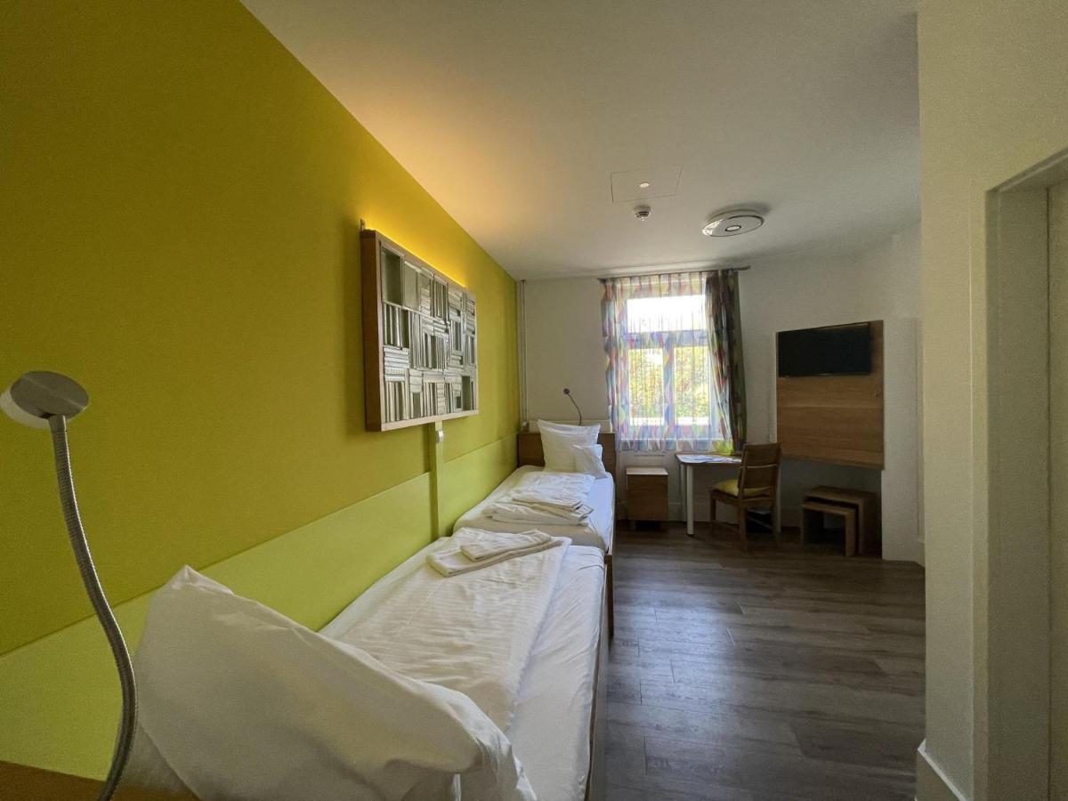 Hotel Bahnhof بالينغن الغرفة الصورة