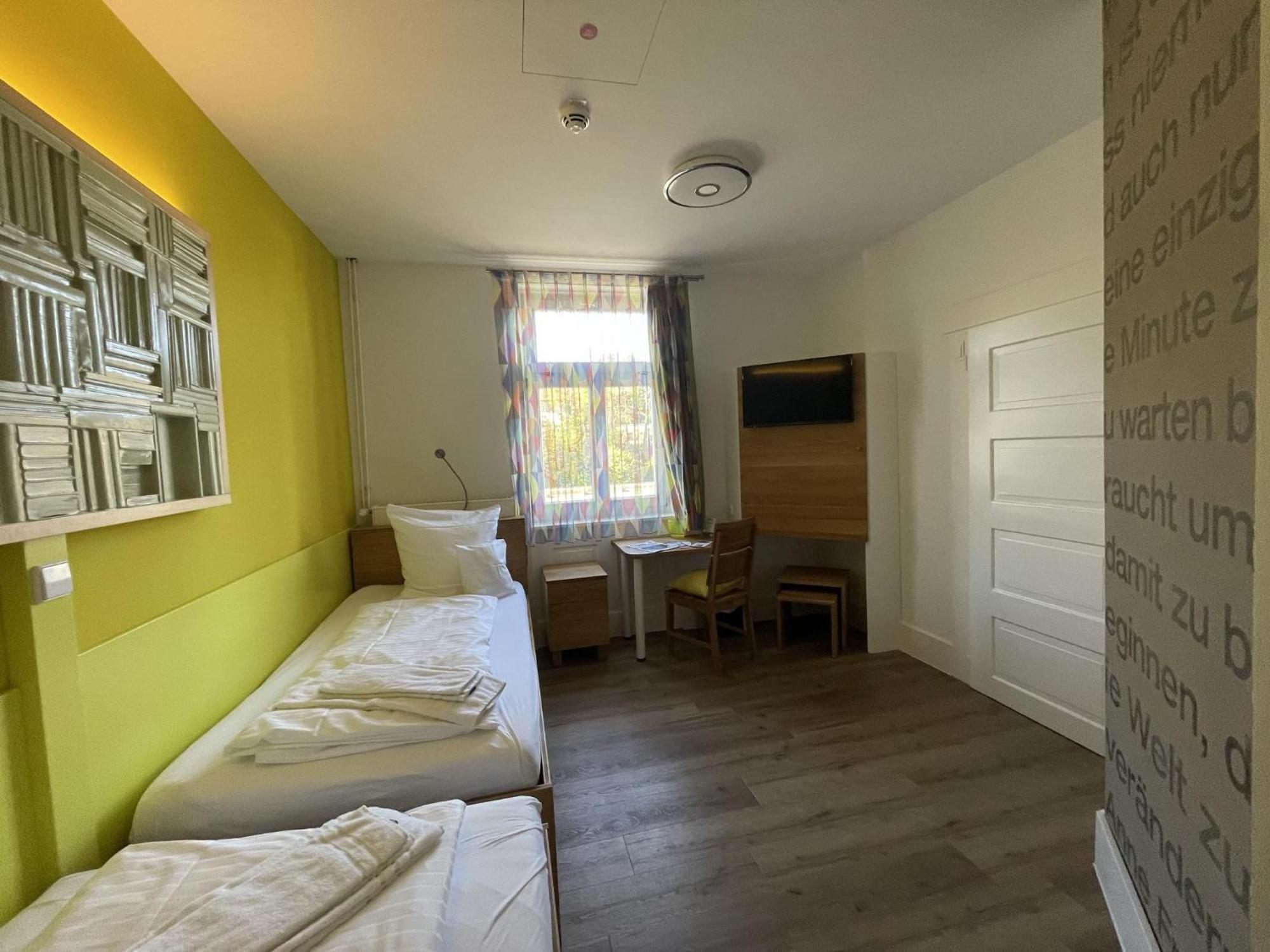 Hotel Bahnhof بالينغن الغرفة الصورة