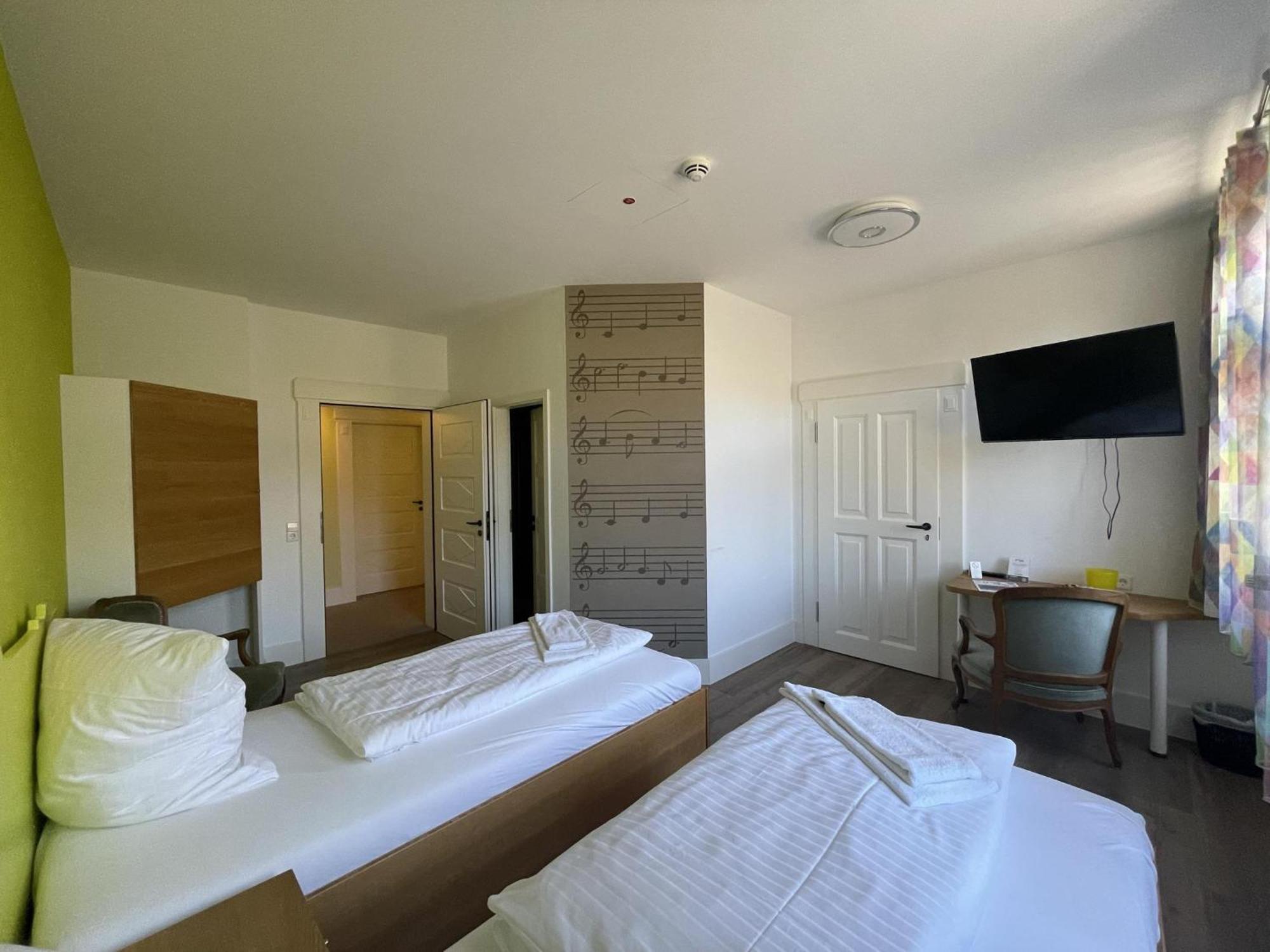 Hotel Bahnhof بالينغن الغرفة الصورة